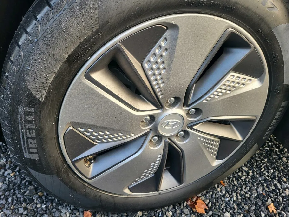 HYUNDAI KONA EV 64KW. ONE OWNER 2019  SOH 100% - Image 4