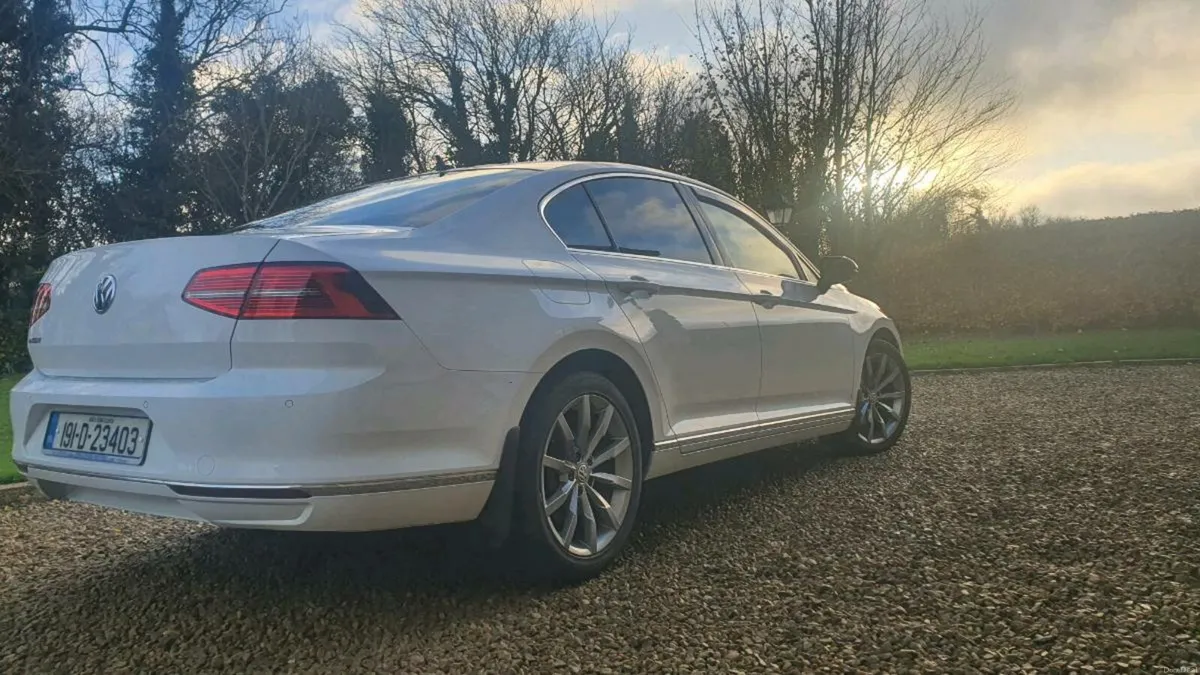 191 Volkswagen Passat 2.0 DSG TDI  Highline + - Image 3