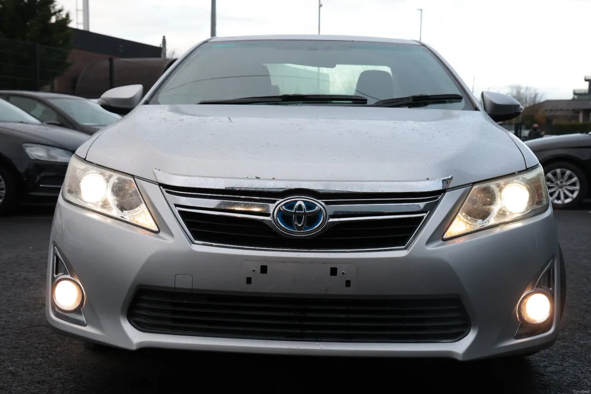 TOYOTA CAMRY 2012 SILVER HYBRID - Image 1