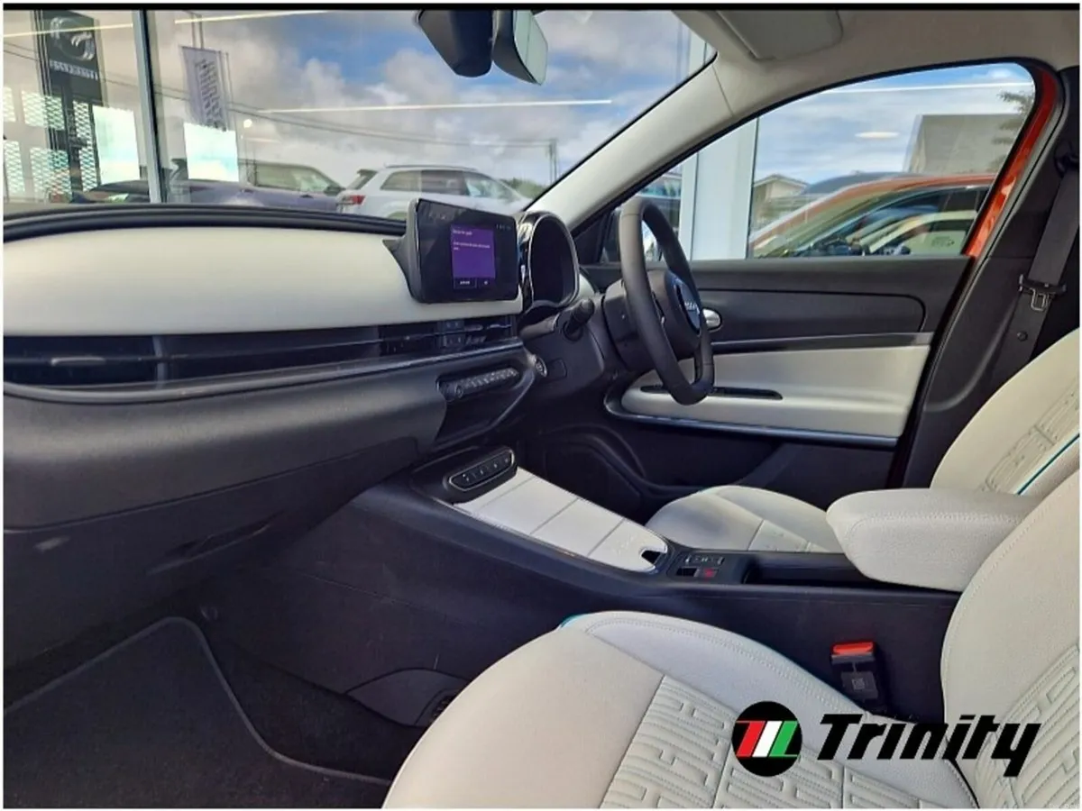 Fiat 600 ** TOP SPEC ** L A PRIMA ** 600e ** 54kW - Image 6