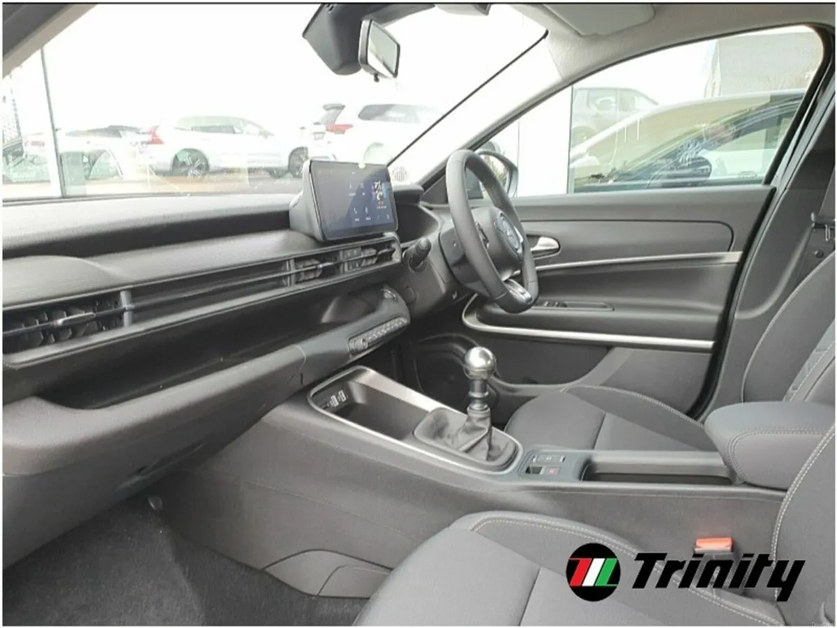 Jeep Avenger ** ALTITUDE 1.2 100BHP ** EUROPEAN CA - Image 6