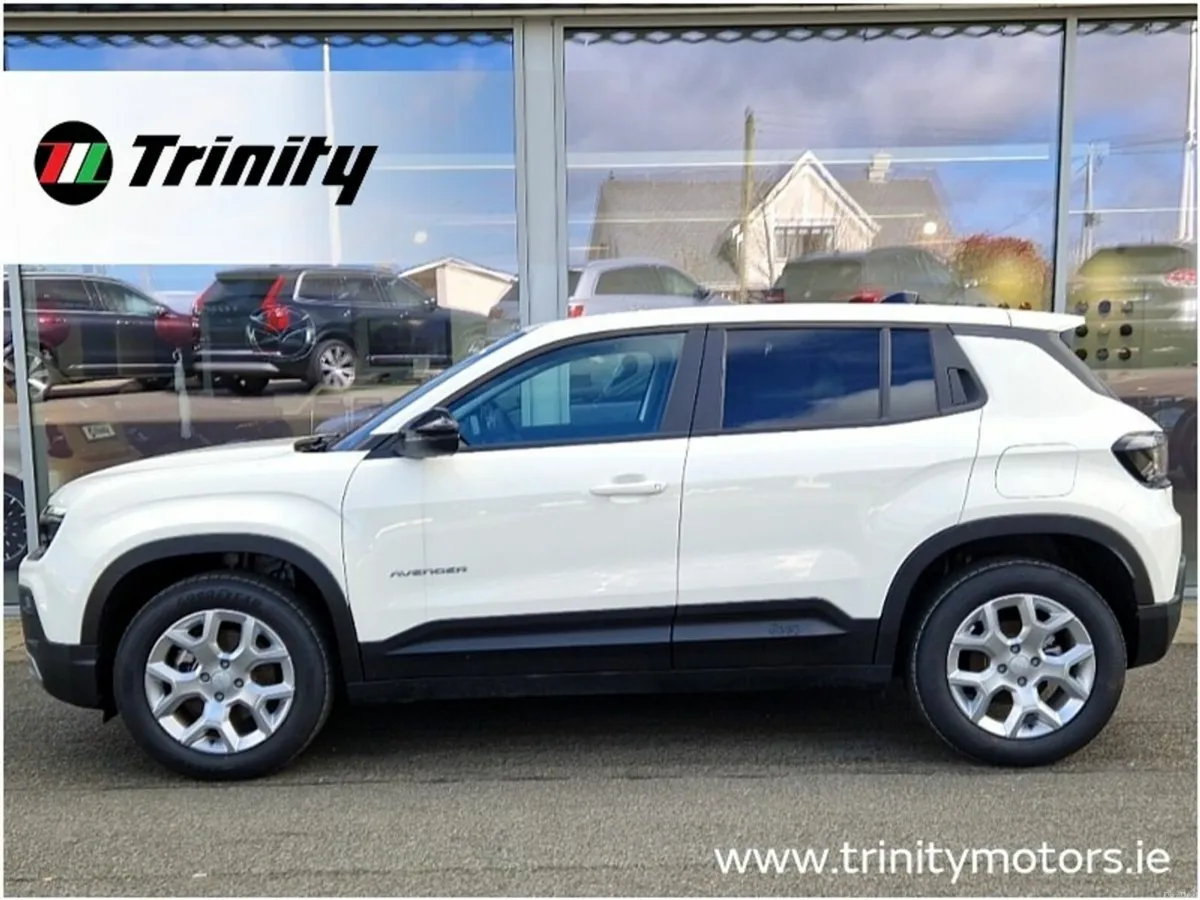 Jeep Avenger ** ALTITUDE 54KW 400KMS ** TRINITY MO - Image 5