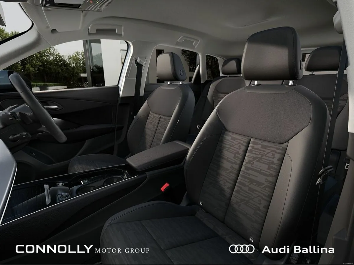 Audi Q3 SE AUTO WITH TECH PACK AND TINTED WINDOWS - Image 5