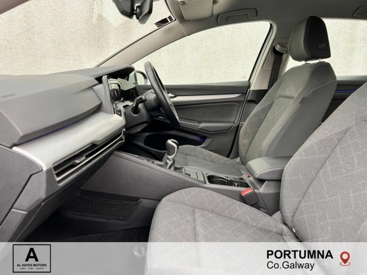 Volkswagen Golf LIFE 2.0 TDI 115BHP - Image 4