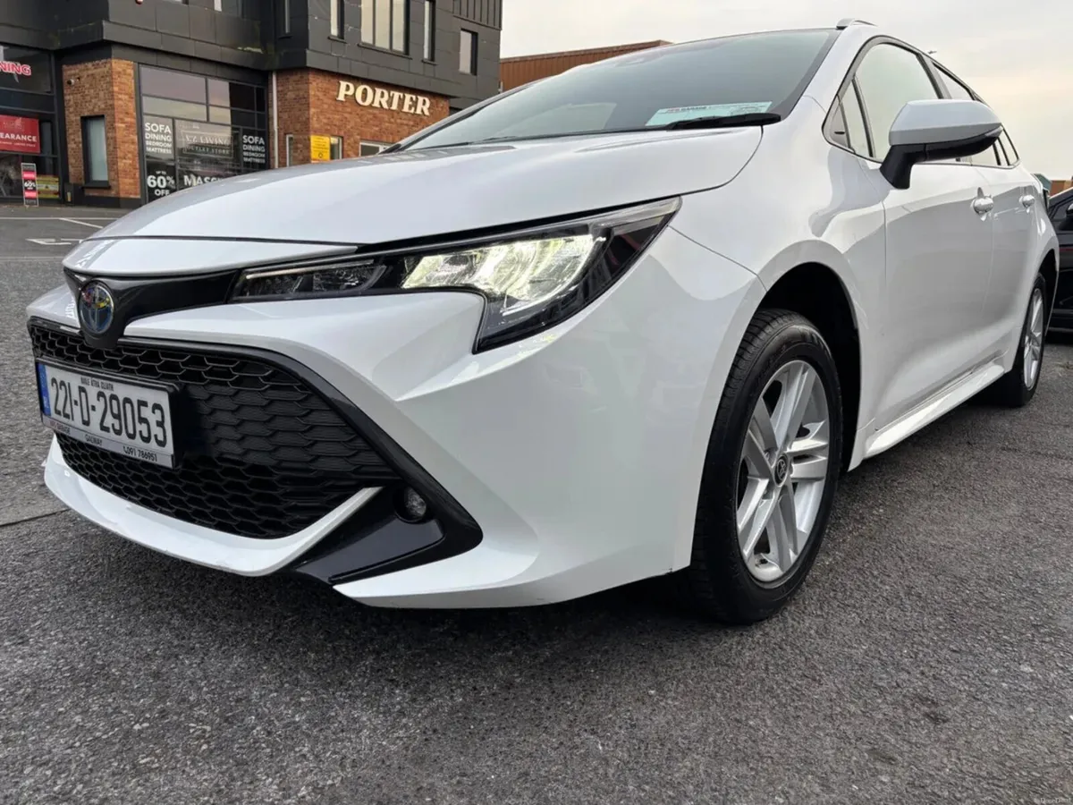 2022 Toyota Corolla 1.8 Hybrid Luna Saloon - Image 2