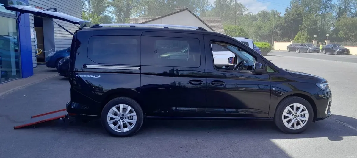 Wheelchair Accessible Ford Tourneo Connect - Image 4