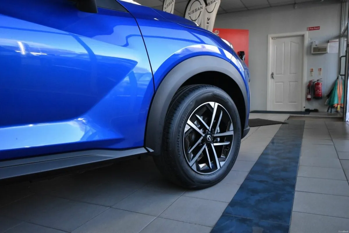 Nissan Juke 1.6 Hybrid SV Premium @ Cabra Cars - Image 6