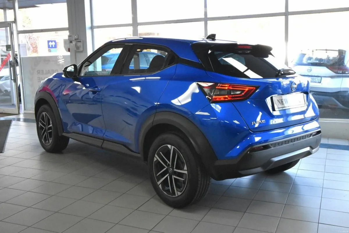 Nissan Juke 1.6 Hybrid SV Premium @ Cabra Cars - Image 2