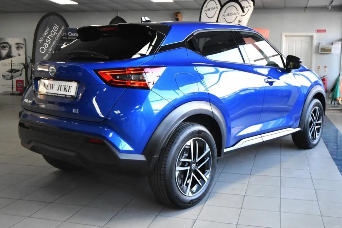 Nissan Juke 1.6 Hybrid SV Premium @ Cabra Cars - Image 4