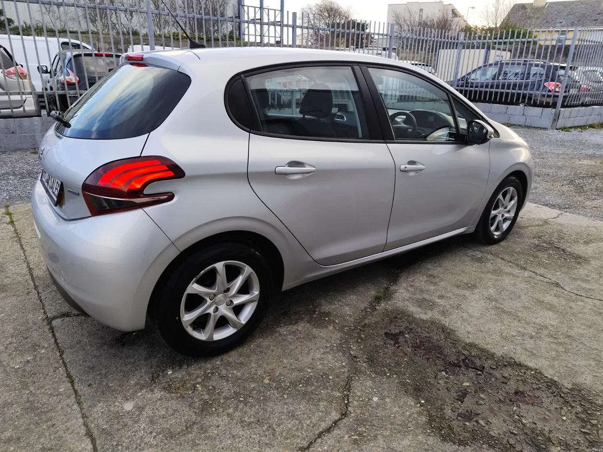 2016 Peugeot 208  1.6 hdi active - Image 4