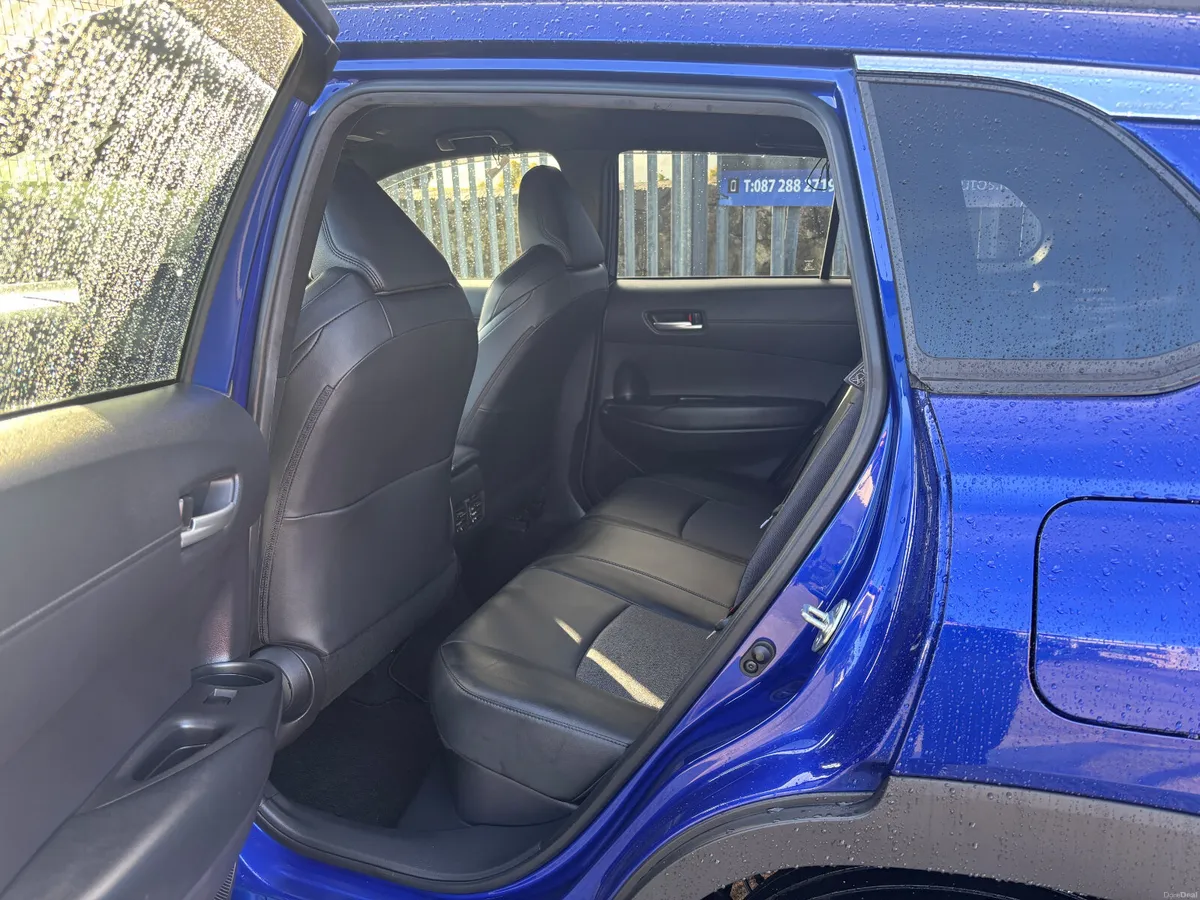 Toyota Corolla Cross Hybrid 2023 - Image 4