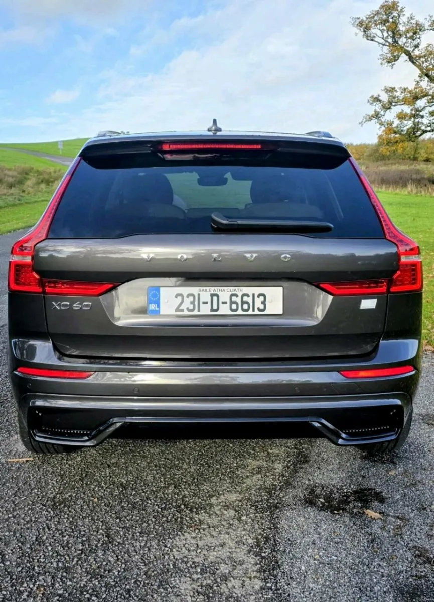 Volvo XC60 Recharge PHEV AWD - Image 4