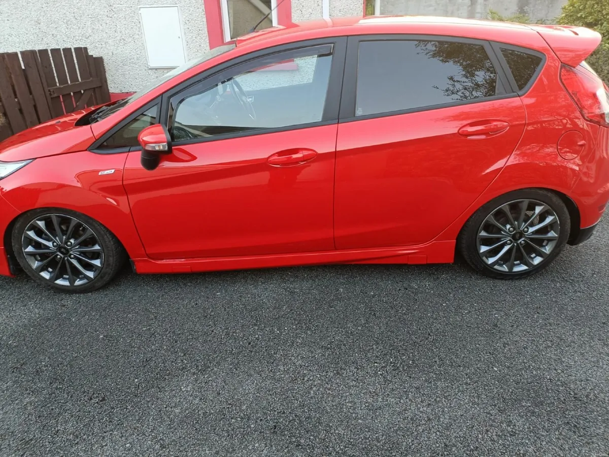 Ford Fiesta 2017 - Image 2