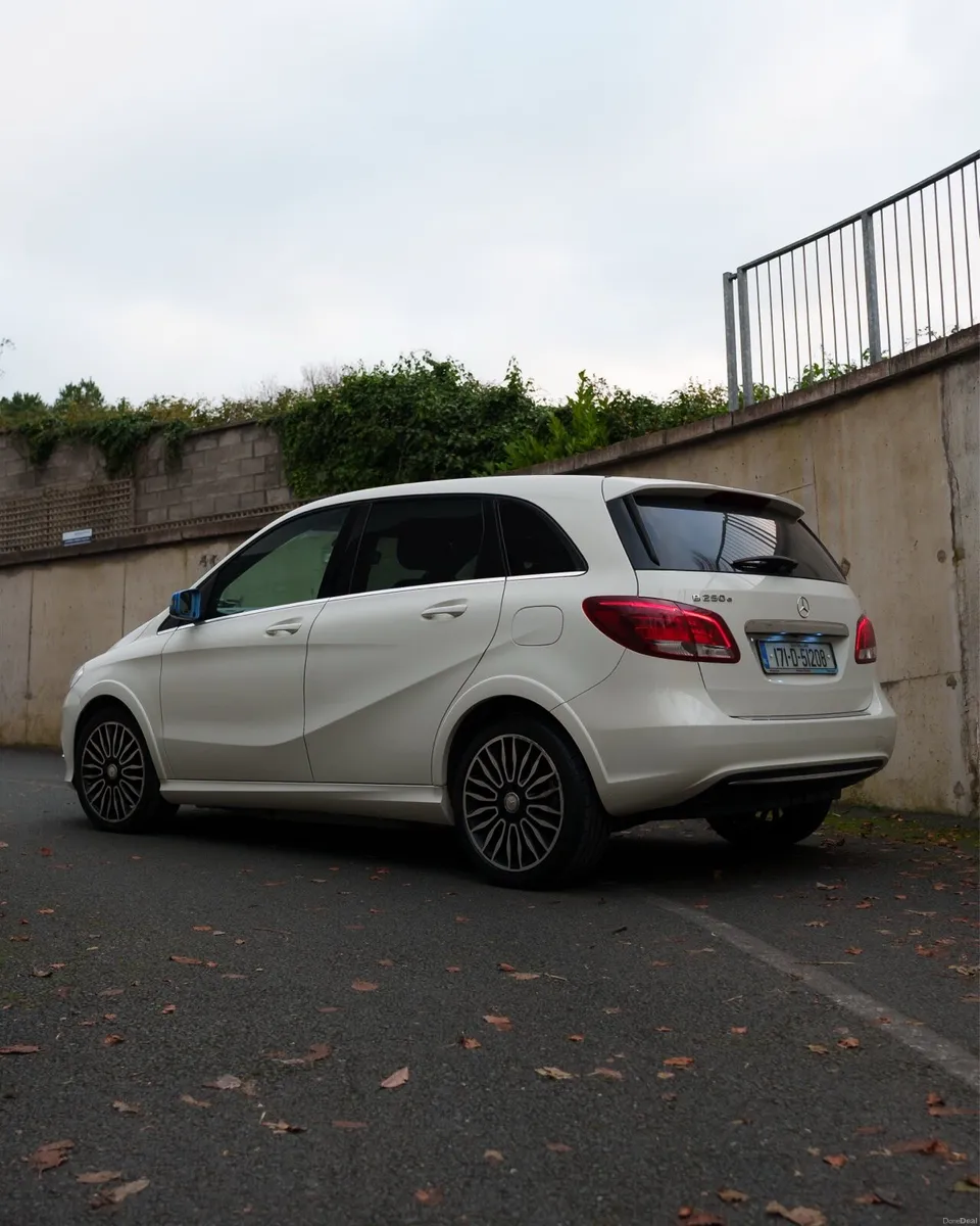 Mercedes B250e - Image 2