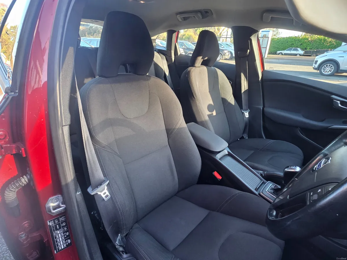 2015 Volvo V40 1.6D ES MODEL // NEW NCT - Image 4