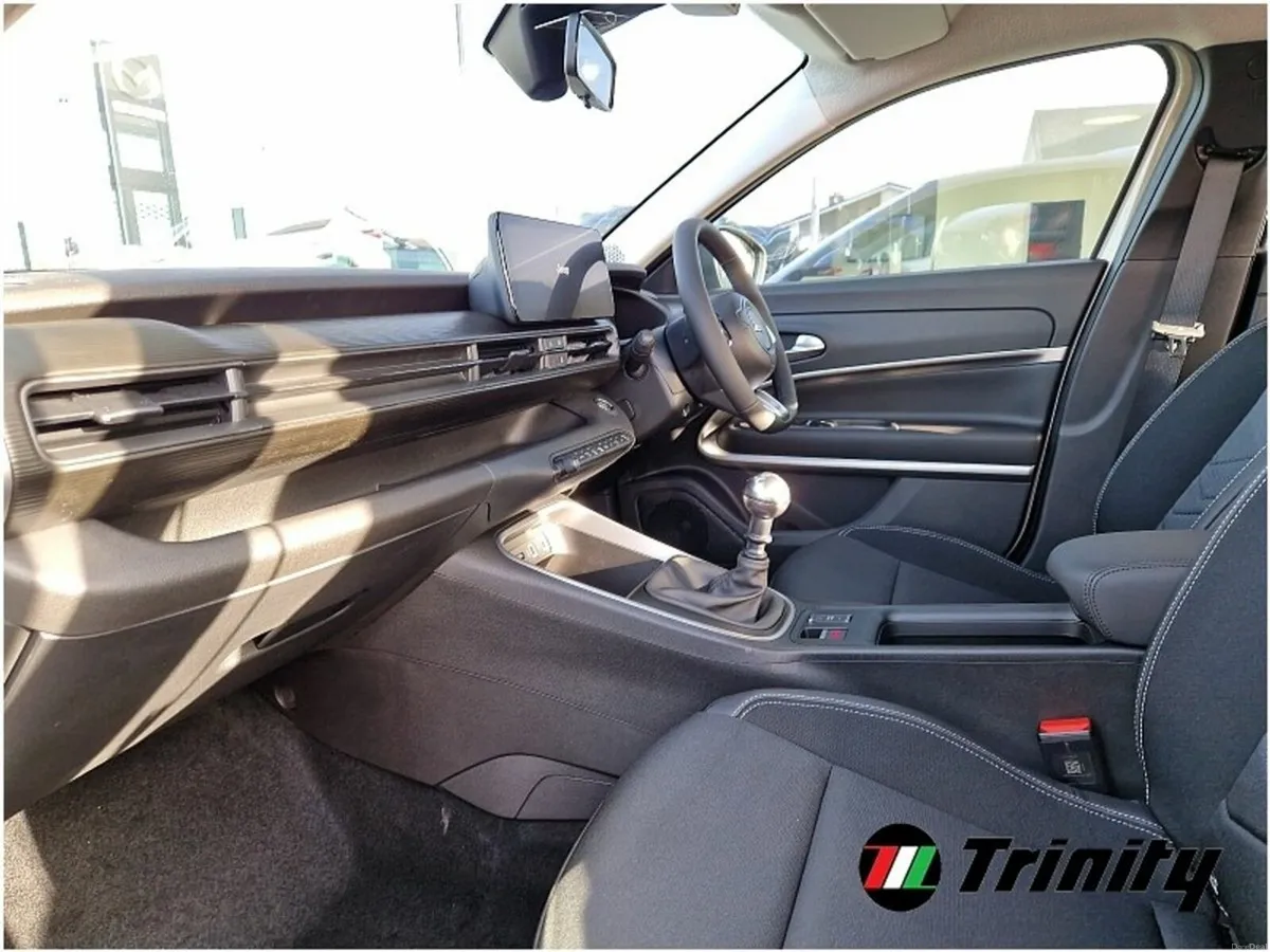 Jeep Avenger ** ALTITUDE 1.2 100BHP ** EUROPEAN CA - Image 6