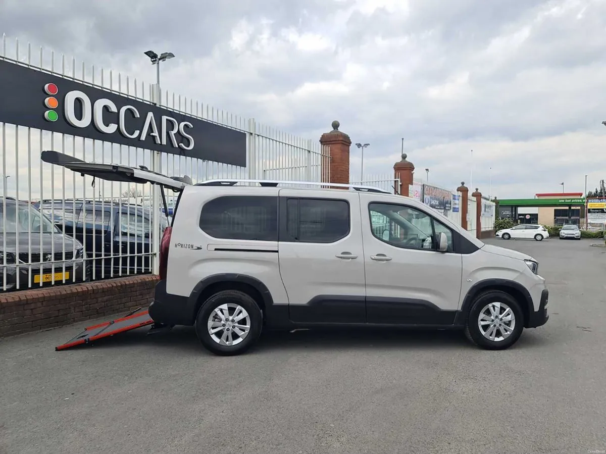 Wheelchair Accessible Taxi Peugeot Rifter Horizon - Image 3