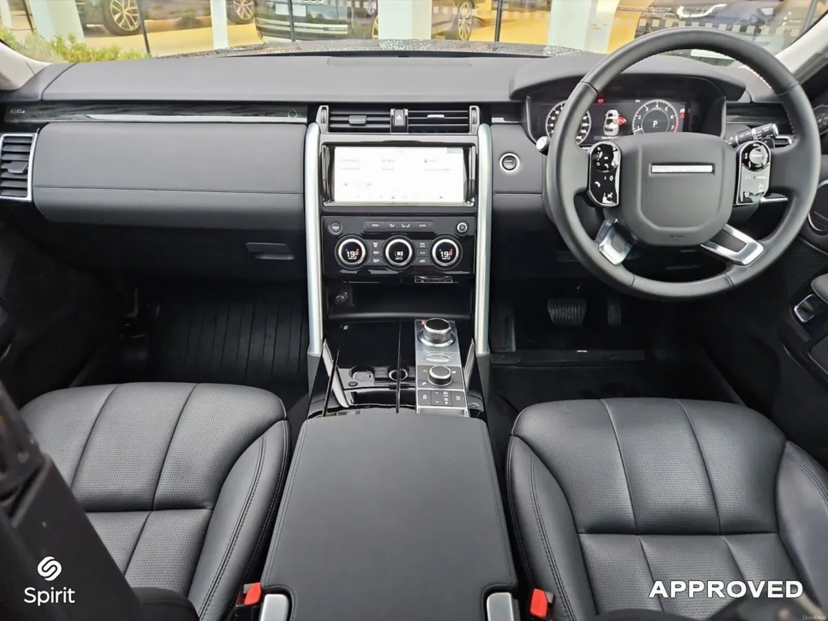 Land Rover Discovery 7 Seat 2.0 Petrol 300PS HSE - Image 4