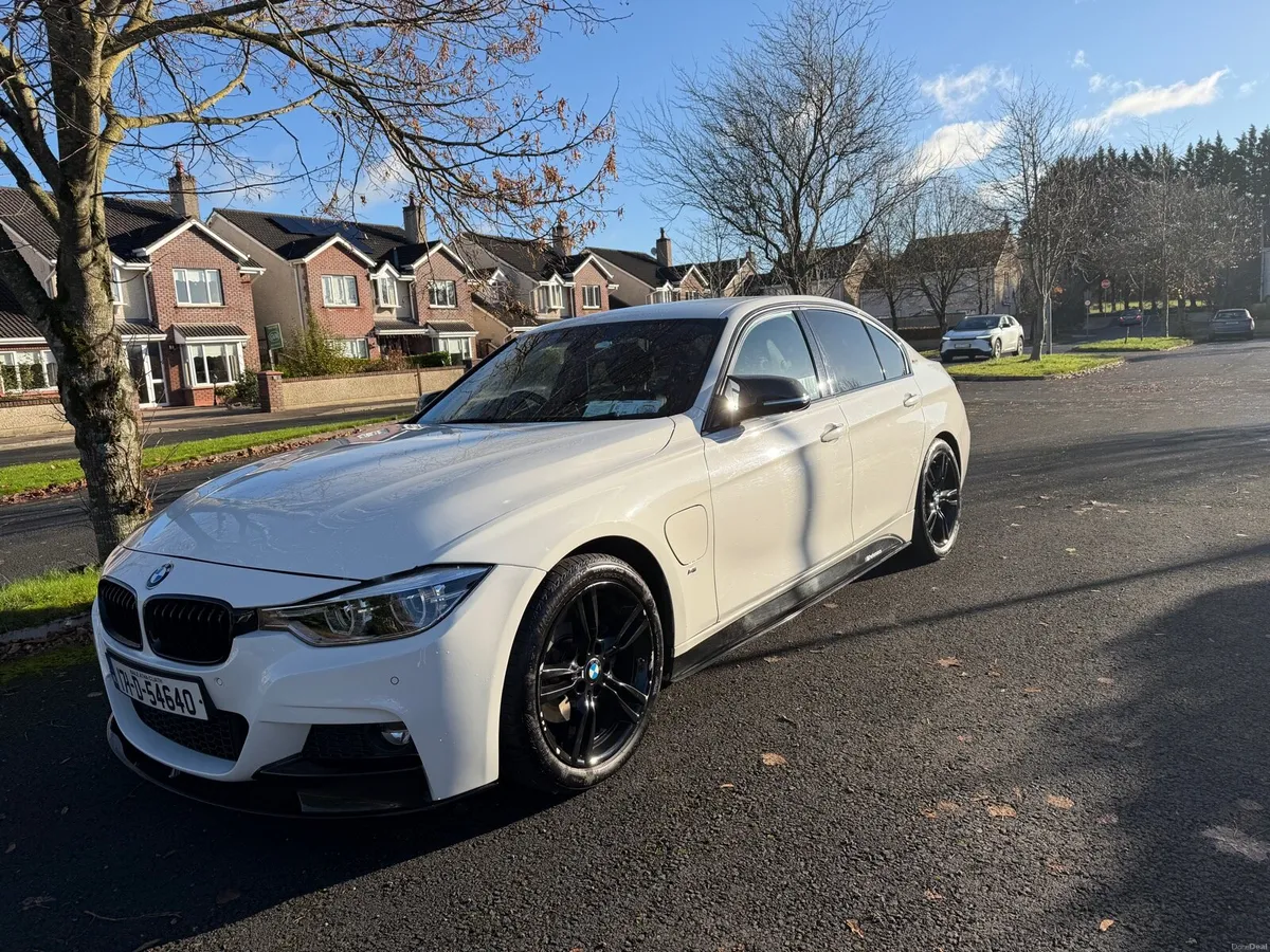 BMW 330e 2017 - Image 1