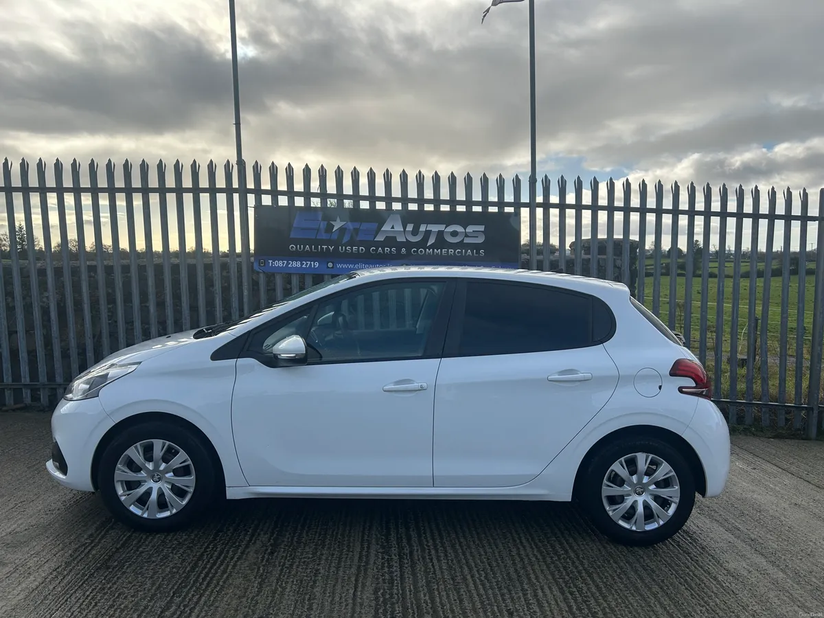 Peugeot 208 Automatic 1.2 2017 - Image 4