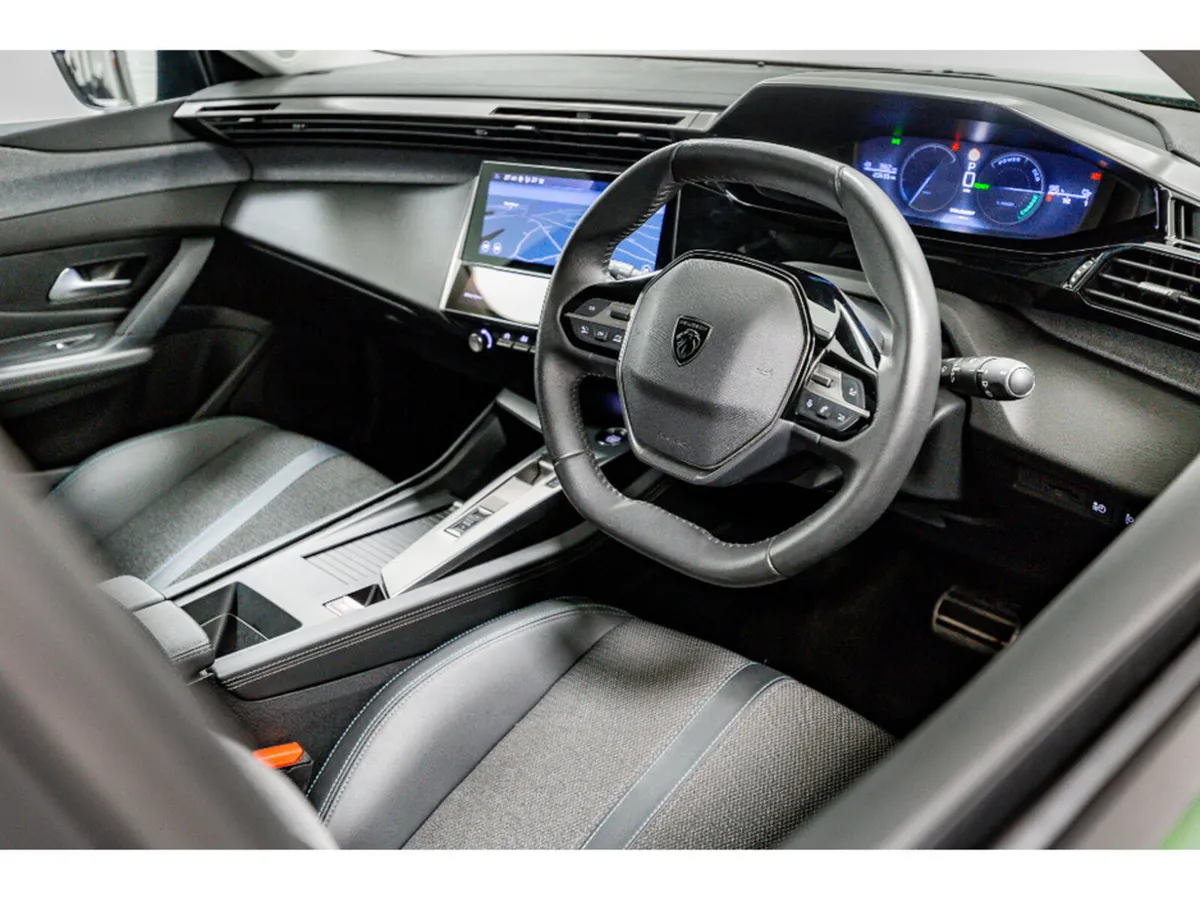 Peugeot 308 E-Allure 54kWh Auto 156HP - Image 2