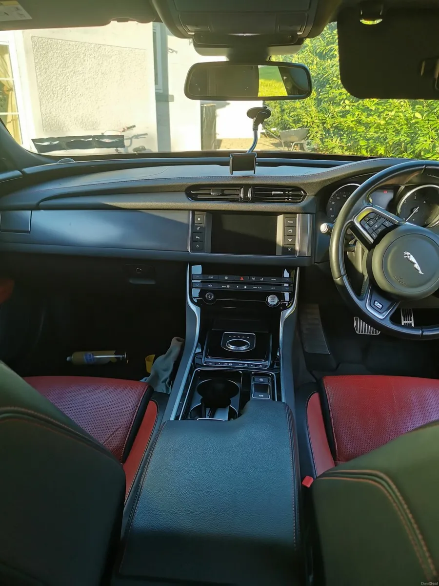 Jaguar XF 2018 - Image 2