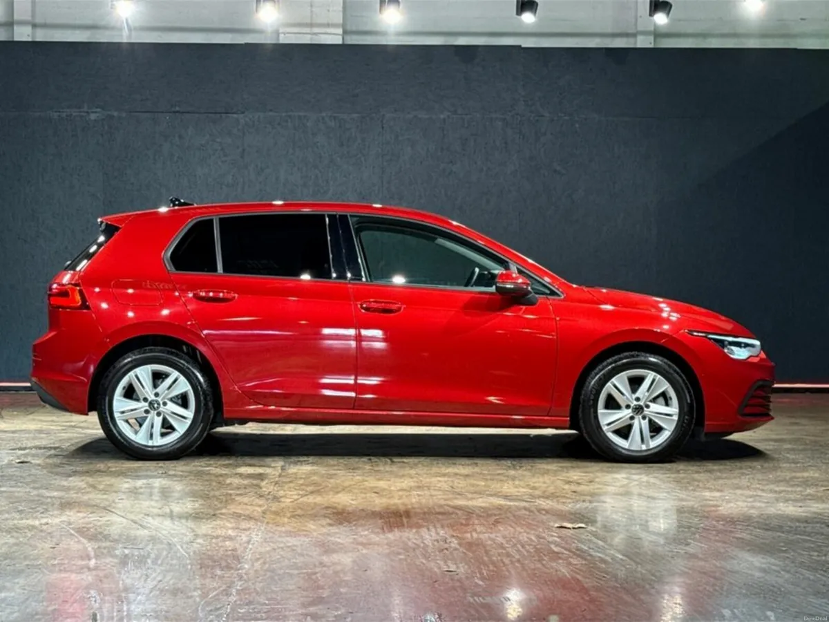 Volkswagen Golf AUTOMATIC 1.0L E-TSI - CRUISE CONT - Image 3