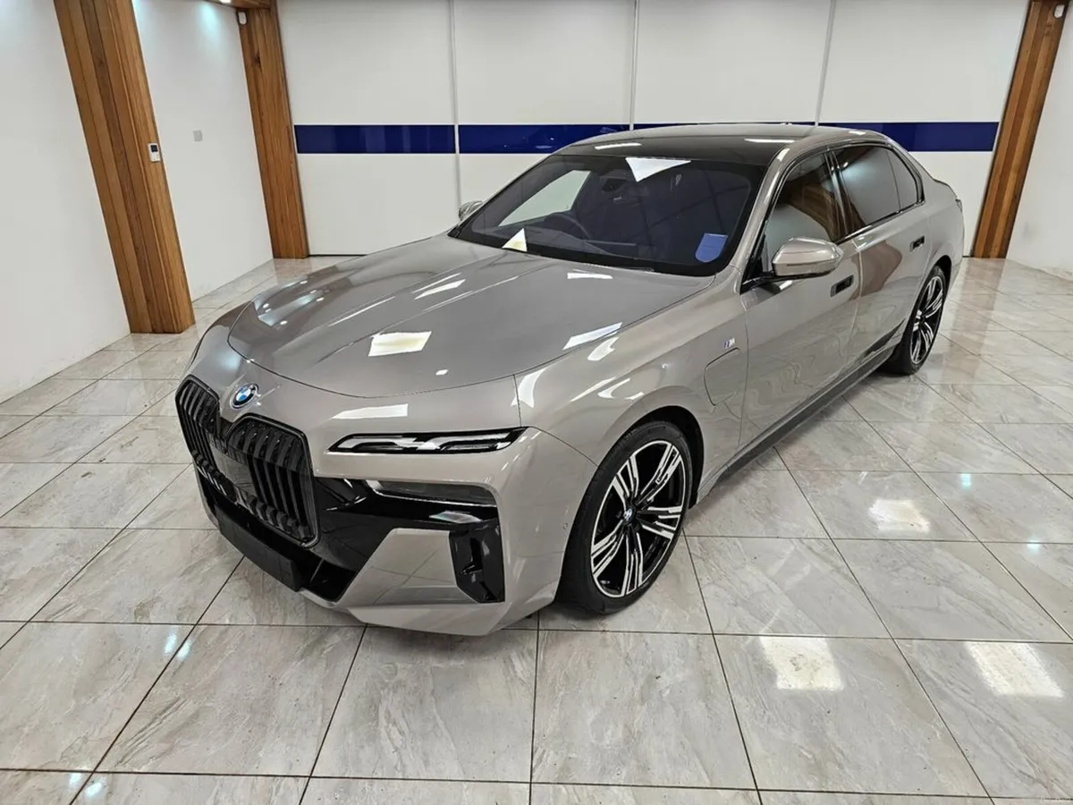 BMW 7-Series STUNNING COLOUR - Image 3