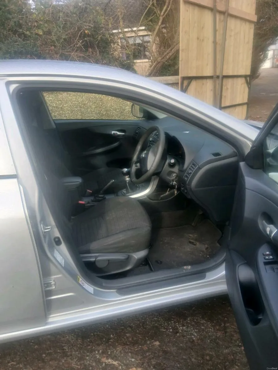 Toyota corolla - Image 3