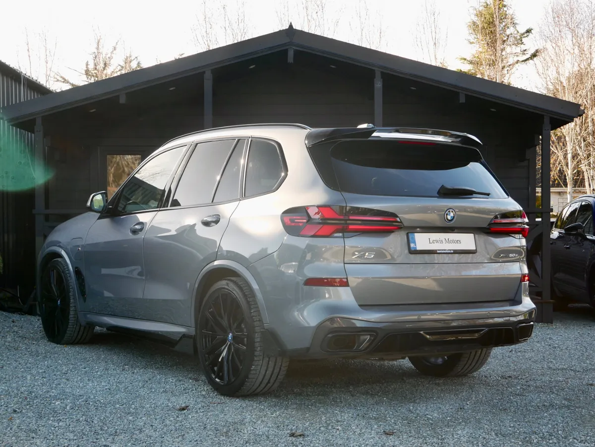 2025 BMW X5 50e M Sport Pro - Image 4