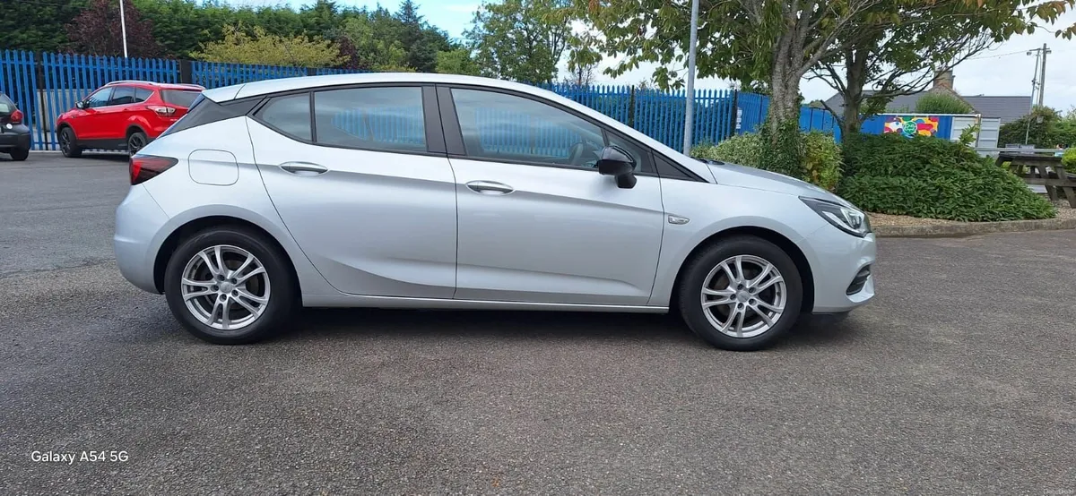 Opel Astra 2021 - Image 3