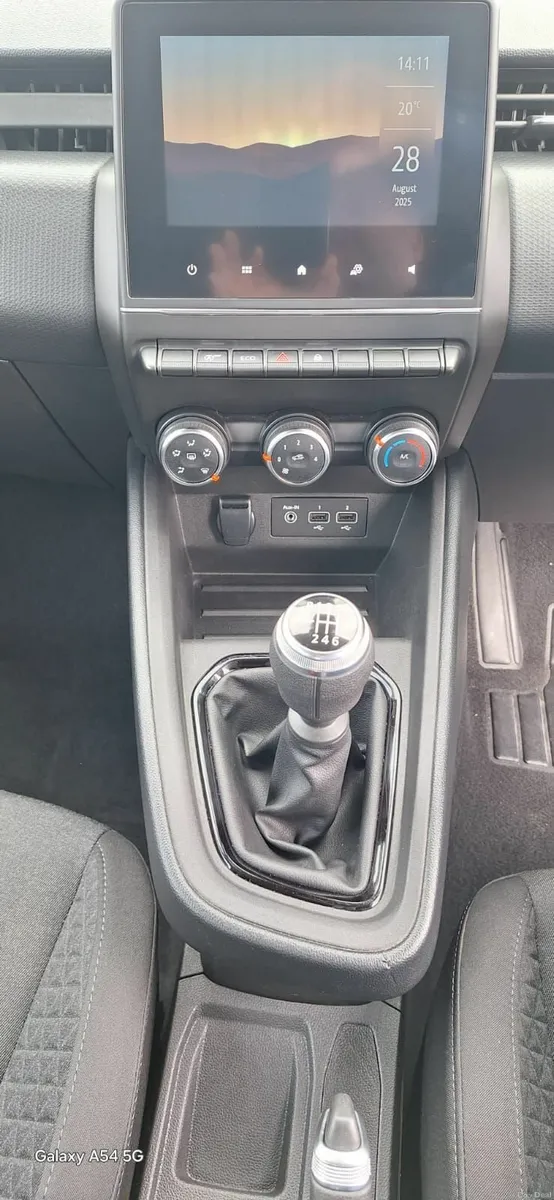 Renault Clio 2022 - Image 2