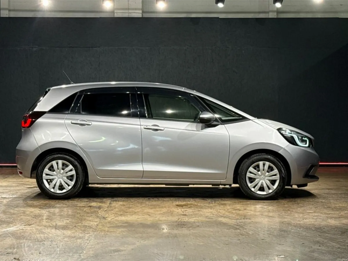 Honda Fit 1.5 HYBRID - CRUISE CONTROL - LANE KEEP - Image 3