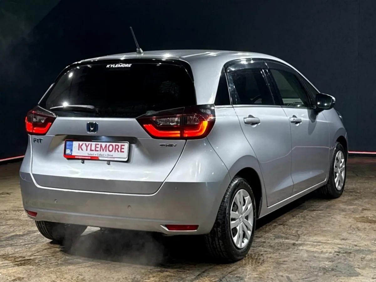 Honda Fit 1.5 HYBRID - CRUISE CONTROL - LANE KEEP - Image 4