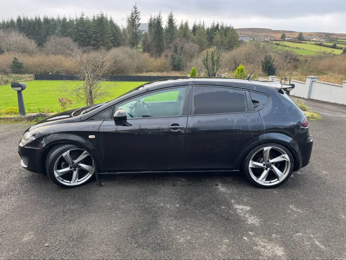 SEAT Leon 2010 - Image 1