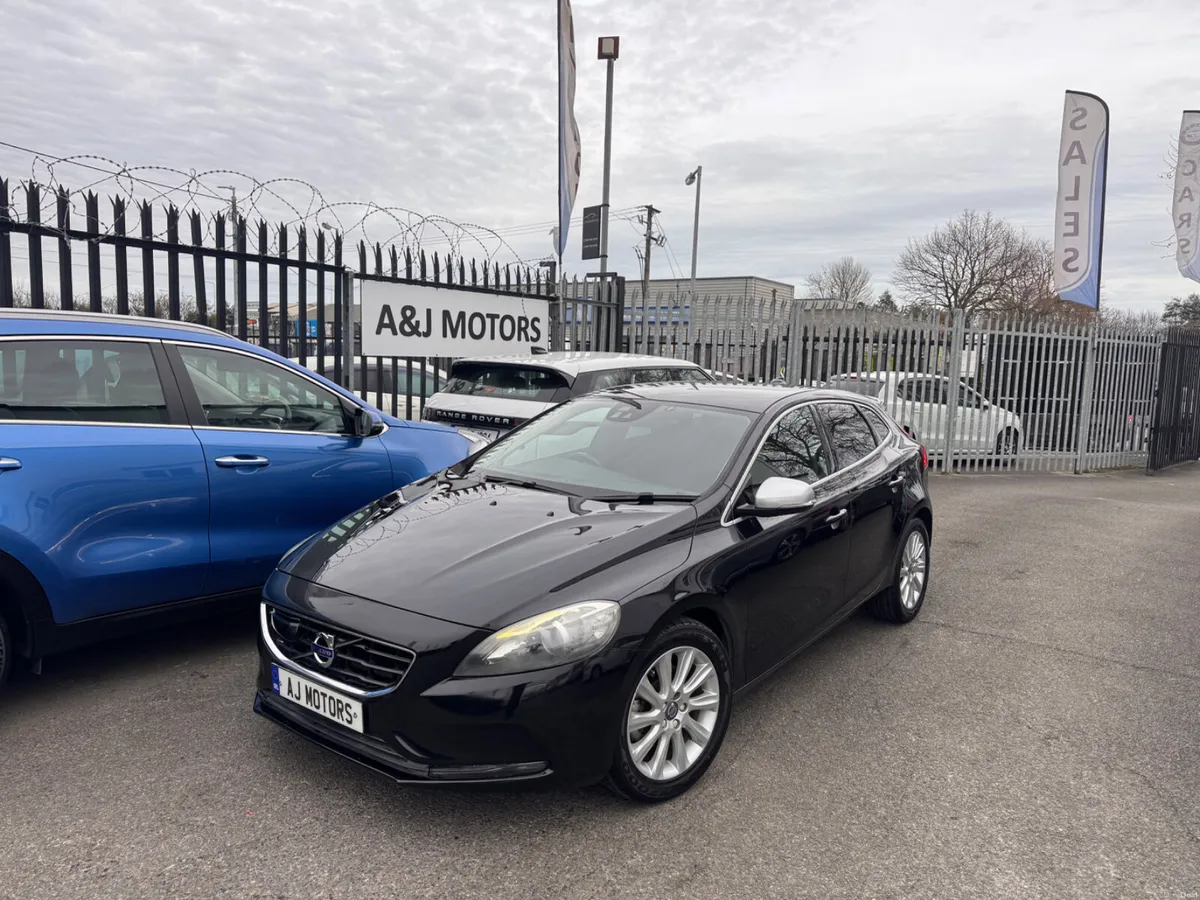 15 VOLVO V40 1.6 Automatic Rev Cam - Image 2