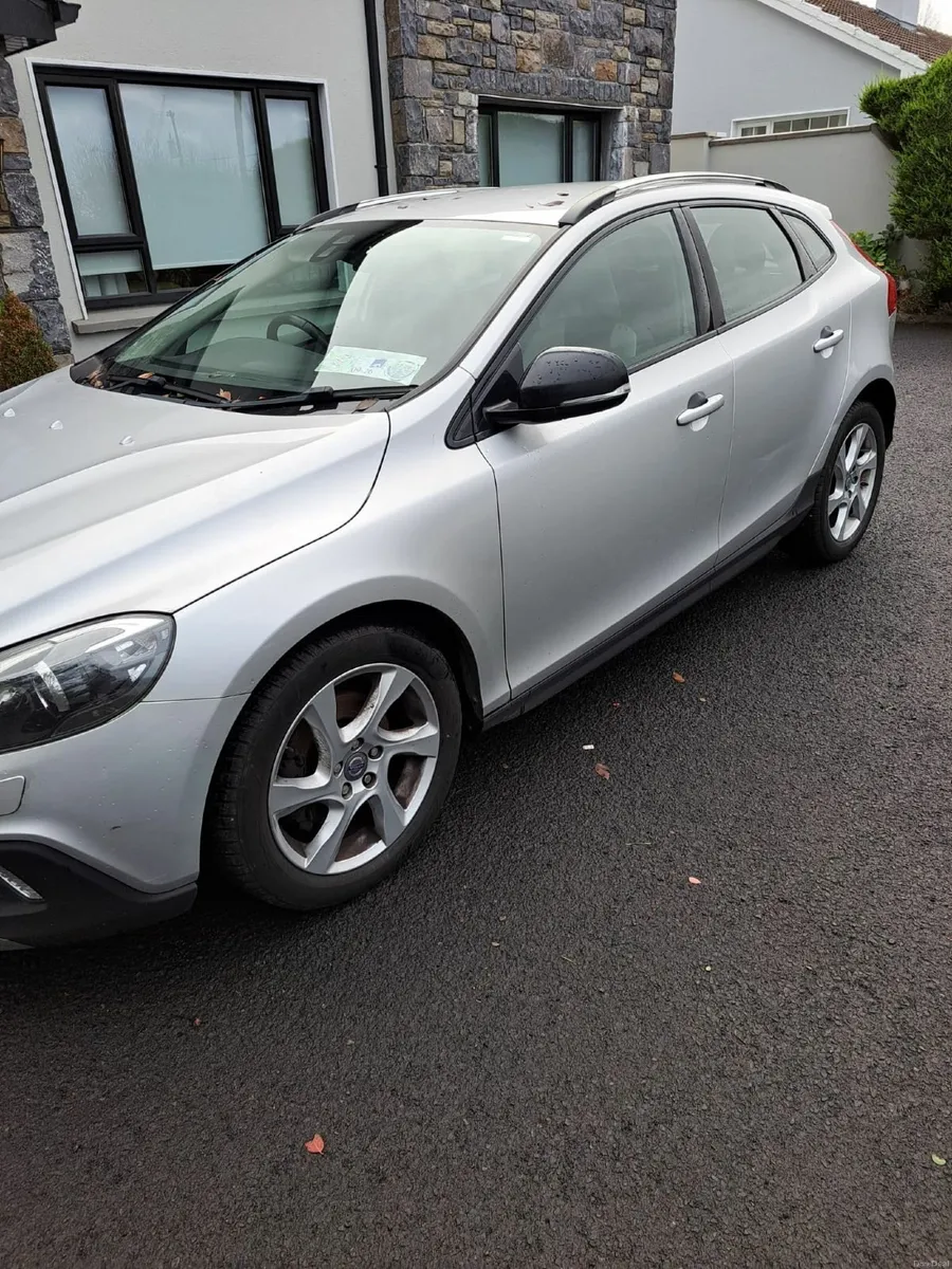 Volvo V40 2014 - Image 2