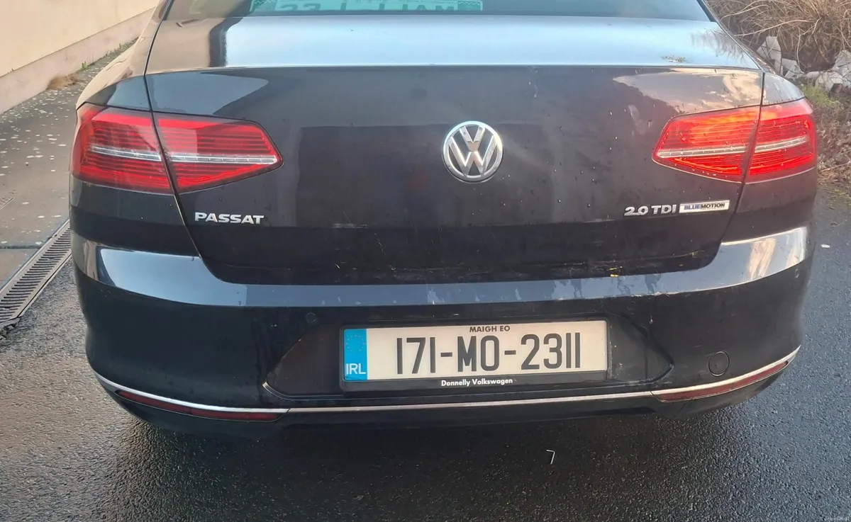 Volkswagen Passat 2017 - Image 2