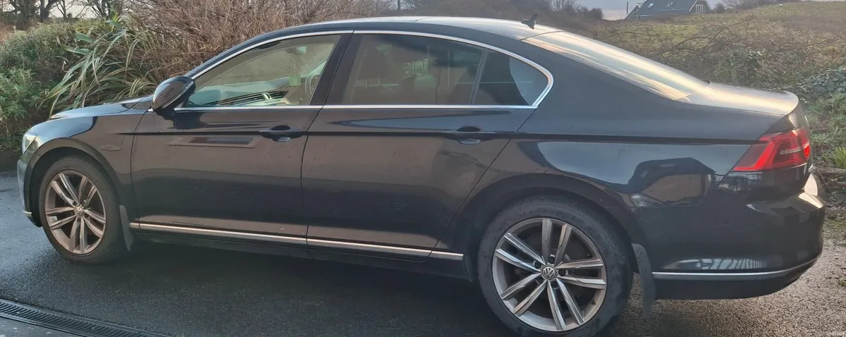 Volkswagen Passat 2017 - Image 4
