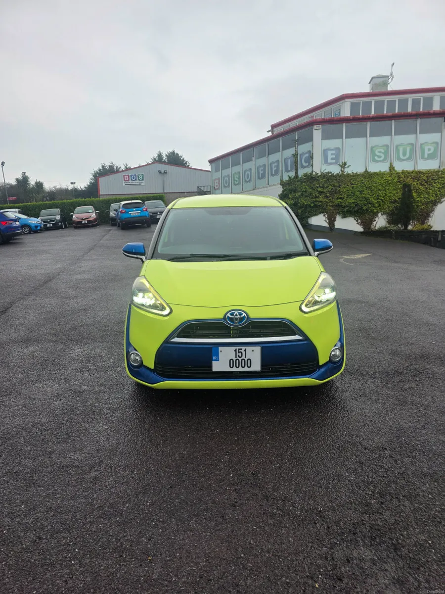 2015 Toyota Sienta  Hybrid - Image 3