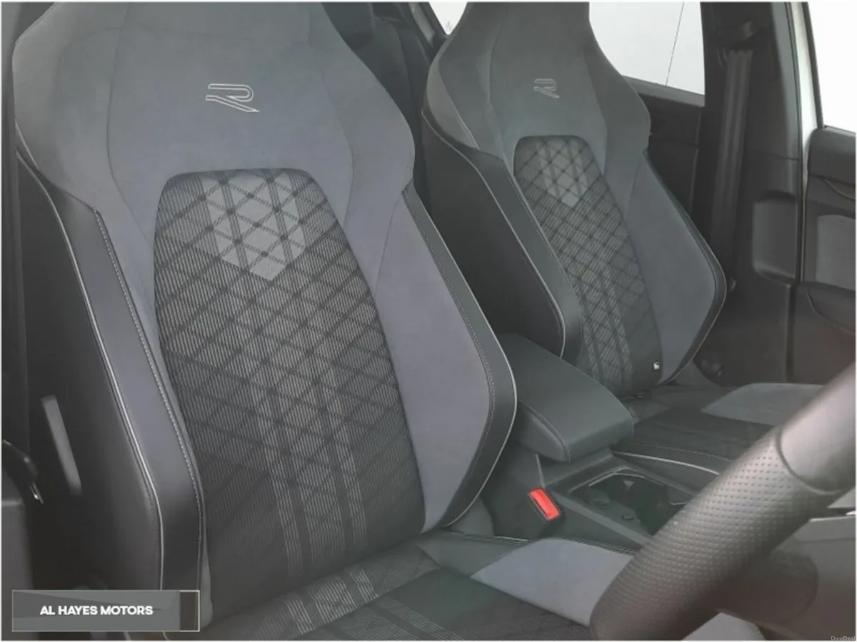 Volkswagen Golf **SPECIAL SPORT R-LINE**1.5 TSI 13 - Image 4