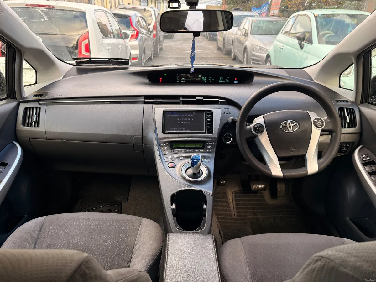 Toyota Prius 2011 comes with FRESH NCT - Image 3
