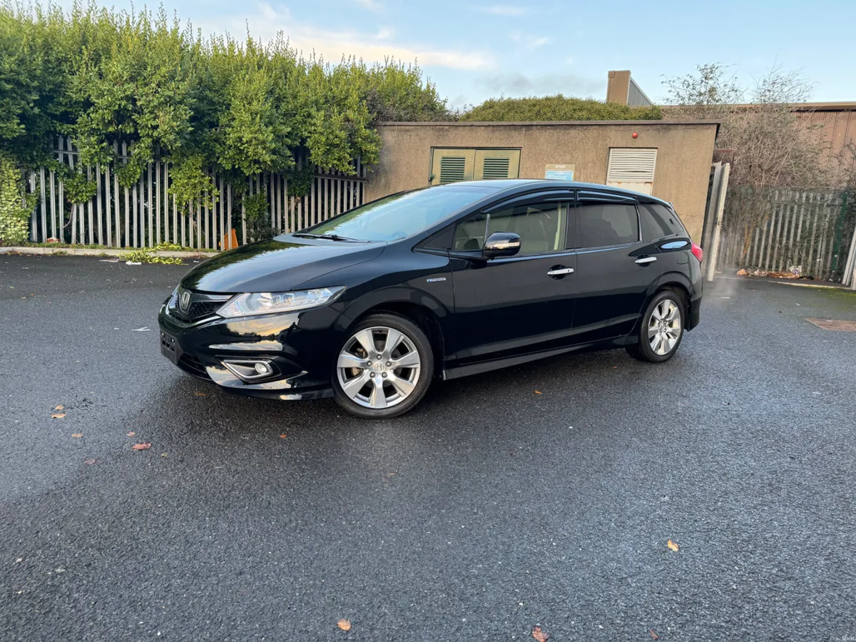 Honda Jade 1.5 Hybrid 6 Seats - Image 1