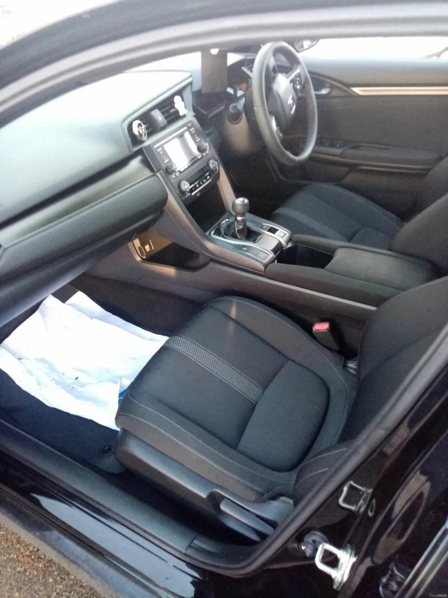 Honda Civic 2021 - Image 4