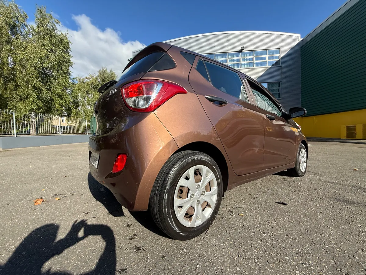 Hyundai i10 1.0 Petrol 5 Door Hatchback - Image 4