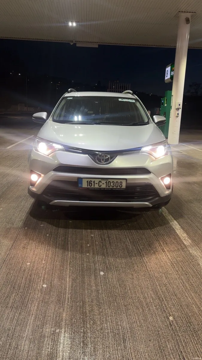 2016 Toyota rav4 - Image 3