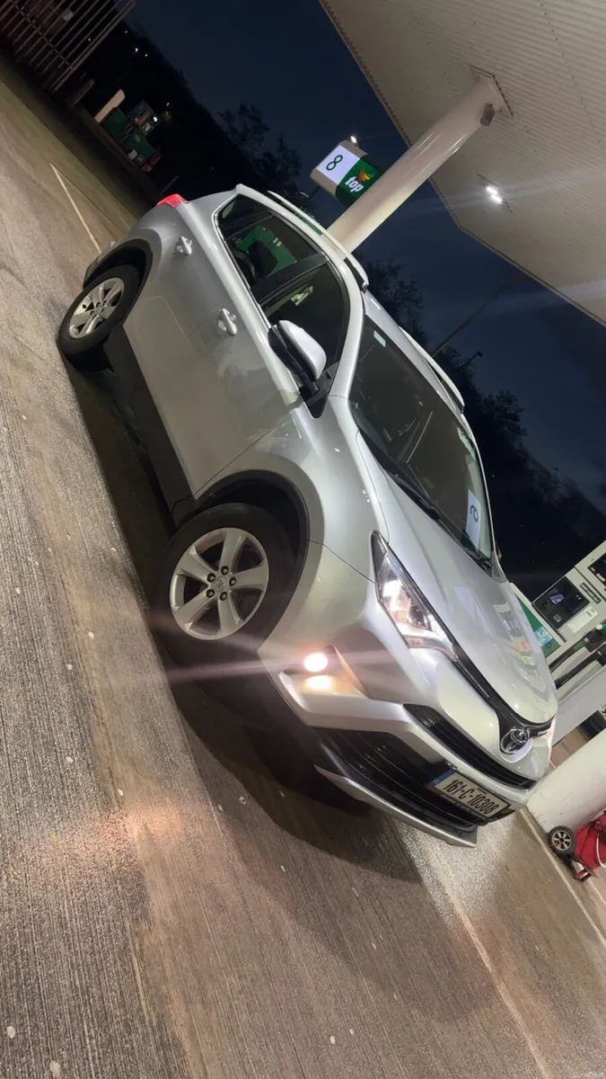 2016 Toyota rav4 - Image 1