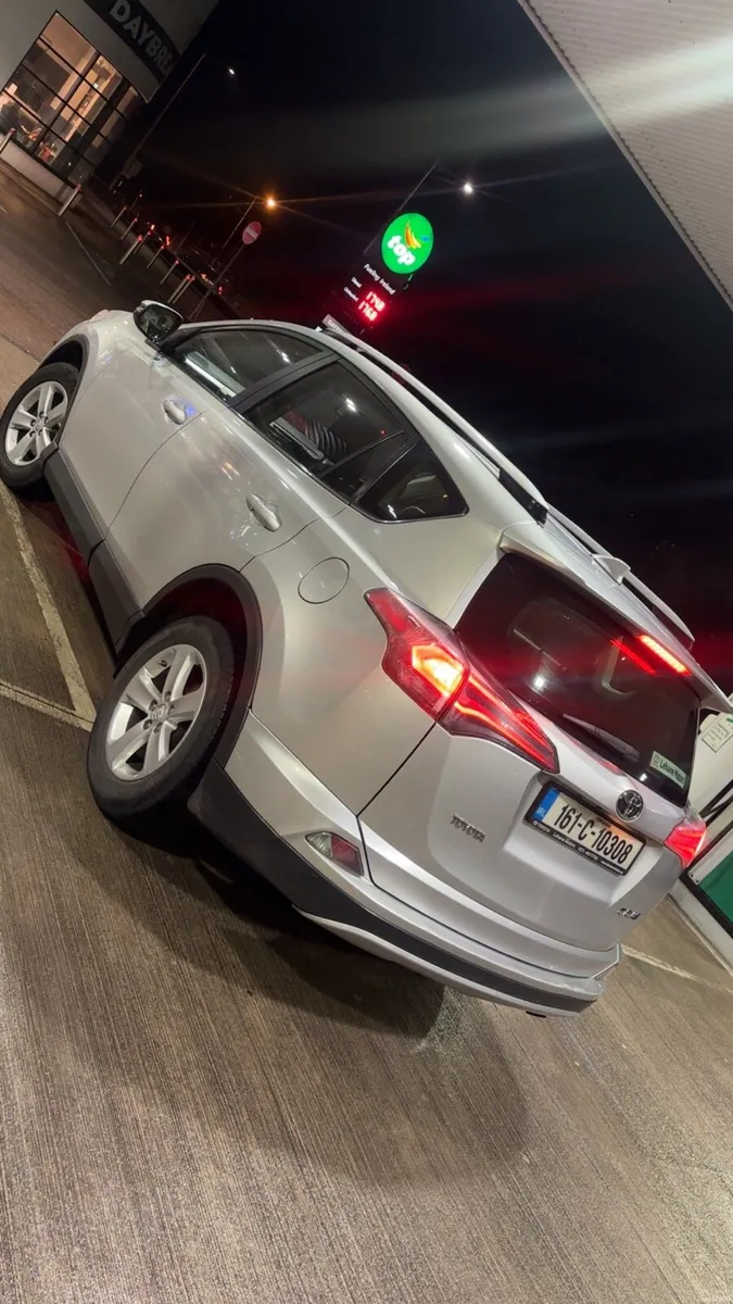 2016 Toyota rav4 - Image 2