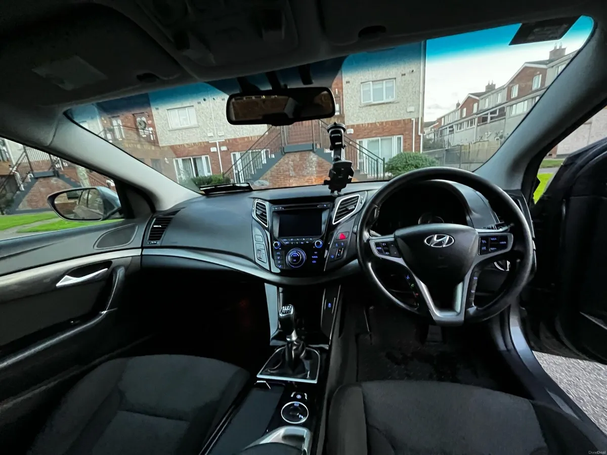 Hyundai i40 2012 - Image 2