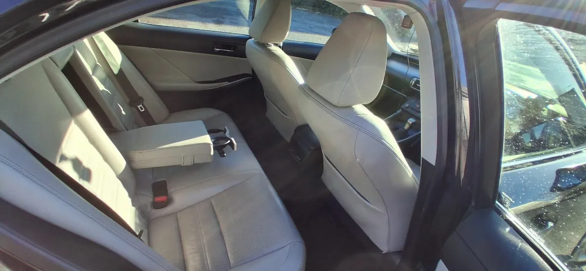 Lexus IS 300h 2.5l 2015, HYBRYD HEALTY CHECK PASS - Image 3